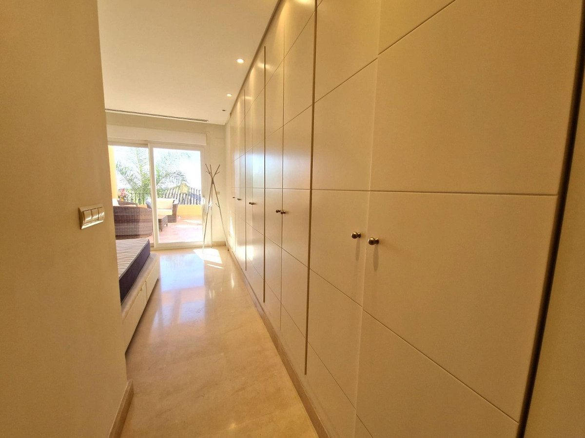 Middle Floor Apartment in Marbella, Costa del Sol – 2 beds – 585000 € - photo 14 of 40