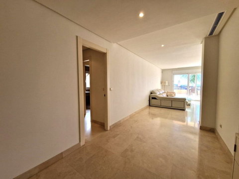 Middle Floor Apartment in Marbella, Costa del Sol – 2 beds – 585000 € - photo 19 of 40