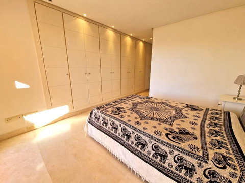 Middle Floor Apartment in Marbella, Costa del Sol – 2 beds – 585000 € - photo 20 of 40