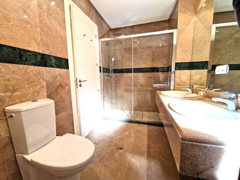 Middle Floor Apartment in Marbella, Costa del Sol – 2 beds – 585000 € - photo 28 of 40