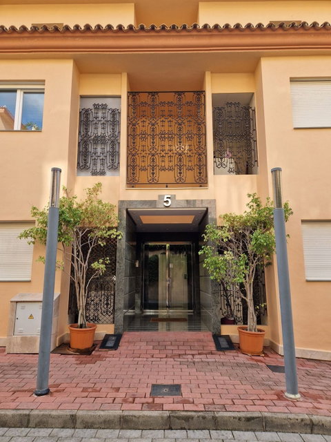 Middle Floor Apartment in Marbella, Costa del Sol – 2 beds – 585000 € - photo 34 of 40