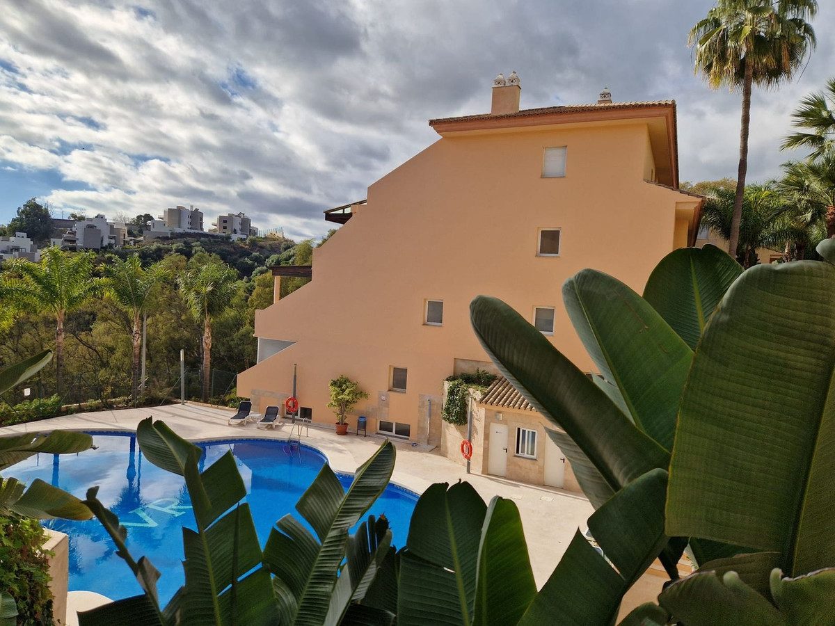 Middle Floor Apartment in Marbella, Costa del Sol – 2 beds – 585000 € - photo 35 of 40