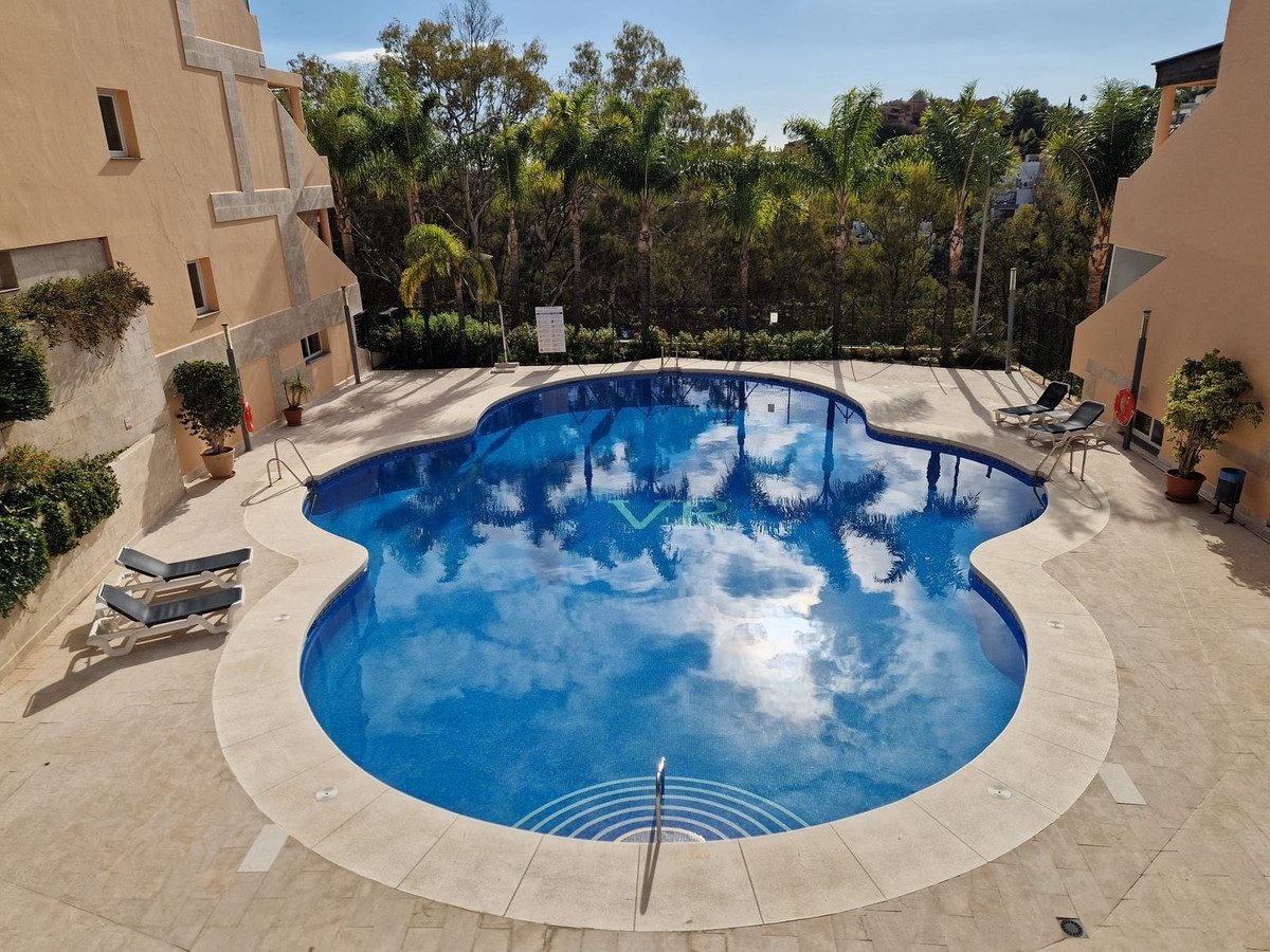 Middle Floor Apartment in Marbella, Costa del Sol – 2 beds – 585000 € - photo 39 of 40