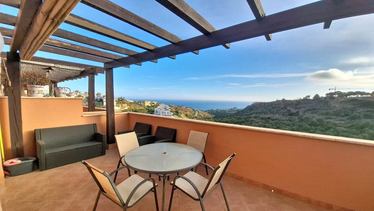 Penthouse in Manilva, Costa del Sol – 2 beds – 299000 € - photo 1 of 52