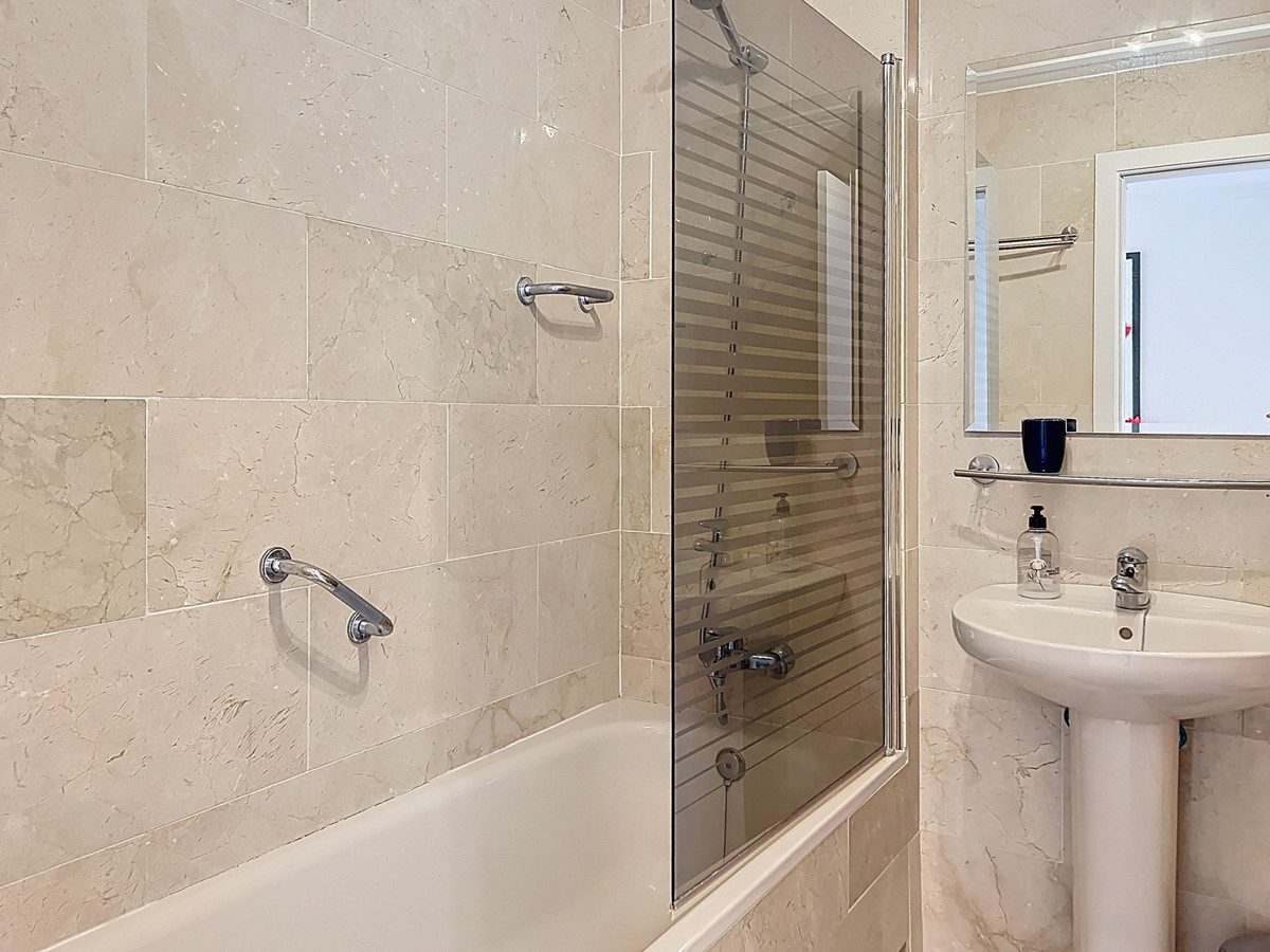 Penthouse in Manilva, Costa del Sol – 2 beds – 299000 € - photo 31 of 52