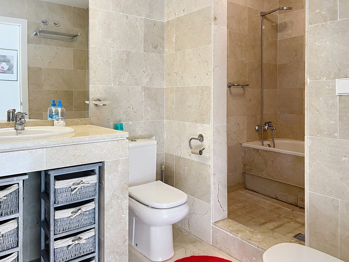 Penthouse in Manilva, Costa del Sol – 2 beds – 299000 € - photo 36 of 52