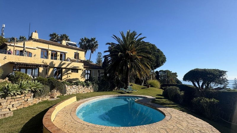 Detached Villa in Estepona, Costa del Sol – 5 beds – 1900000 €
