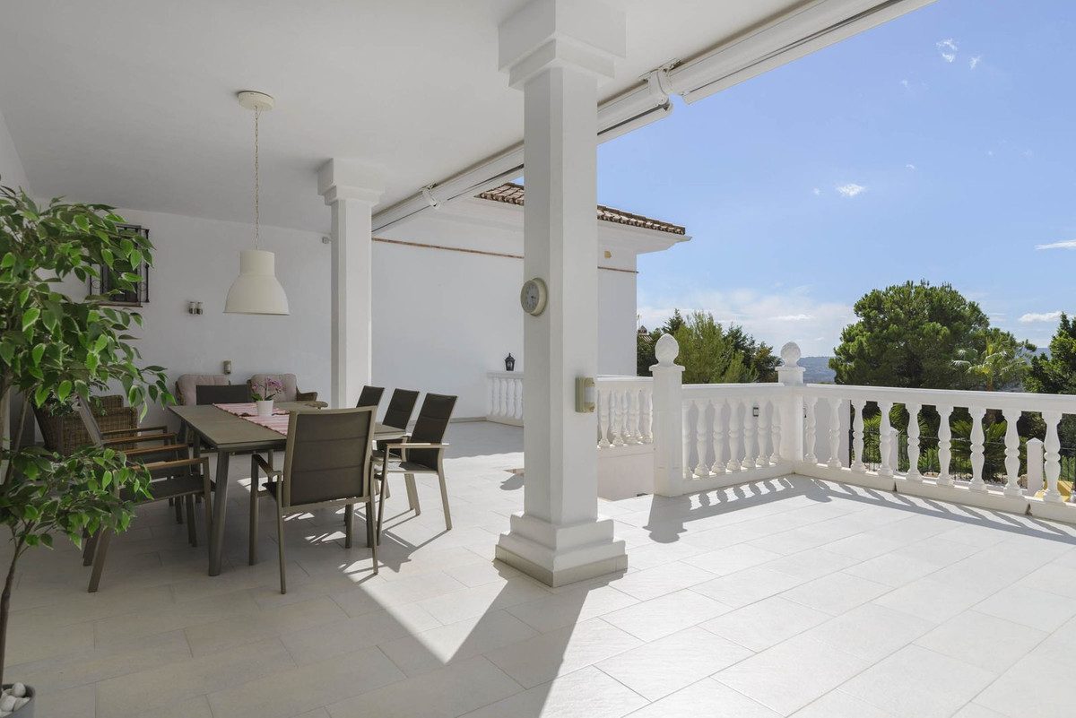 Detached Villa in Mijas, Costa del Sol – 4 beds – 1175000 € - photo 3 of 33