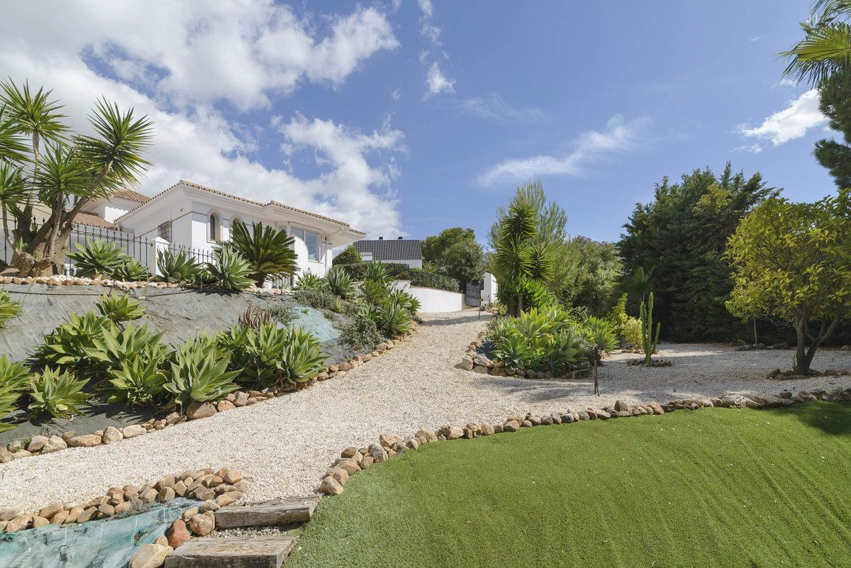 Detached Villa in Mijas, Costa del Sol – 4 beds – 1175000 € - photo 4 of 33