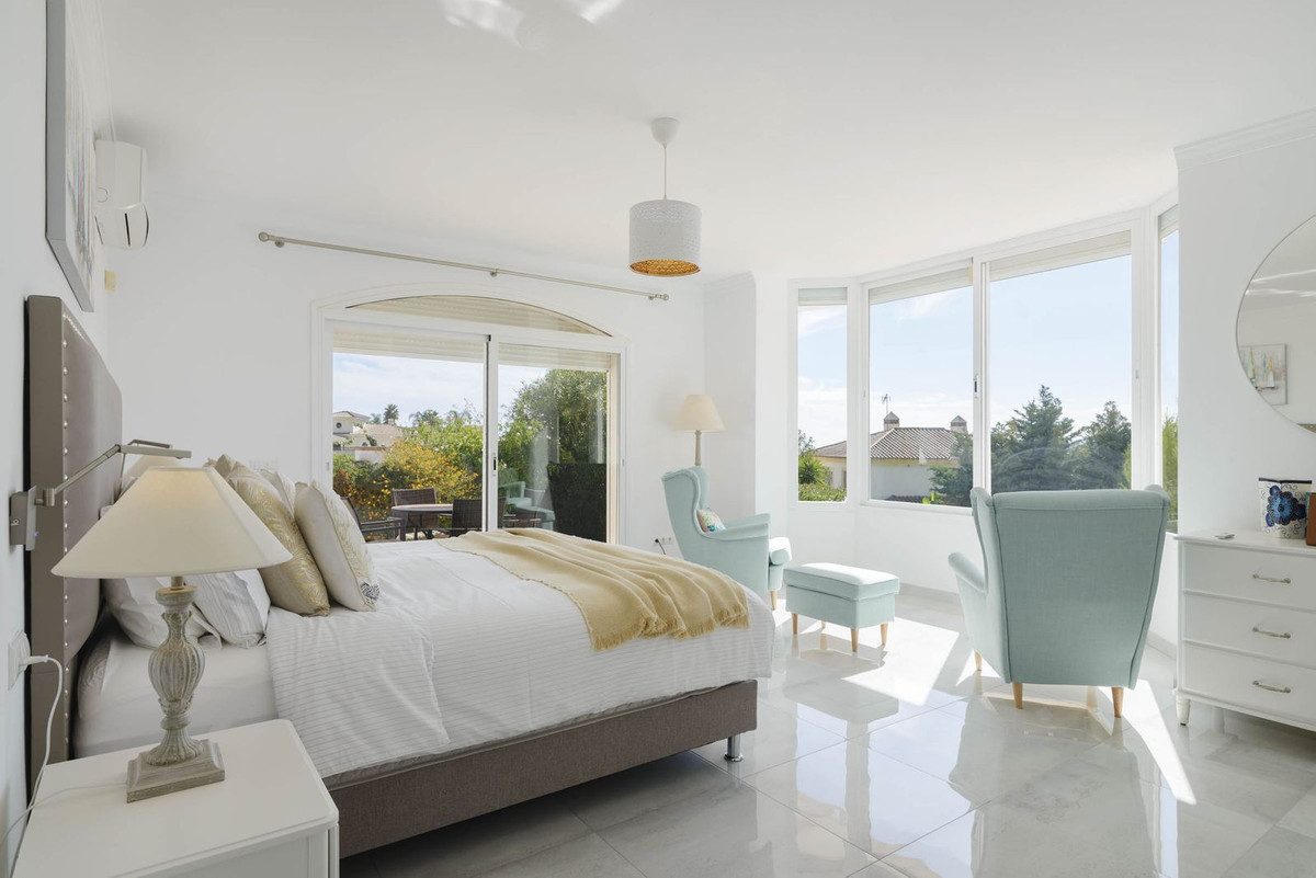 Detached Villa in Mijas, Costa del Sol – 4 beds – 1175000 € - photo 5 of 33