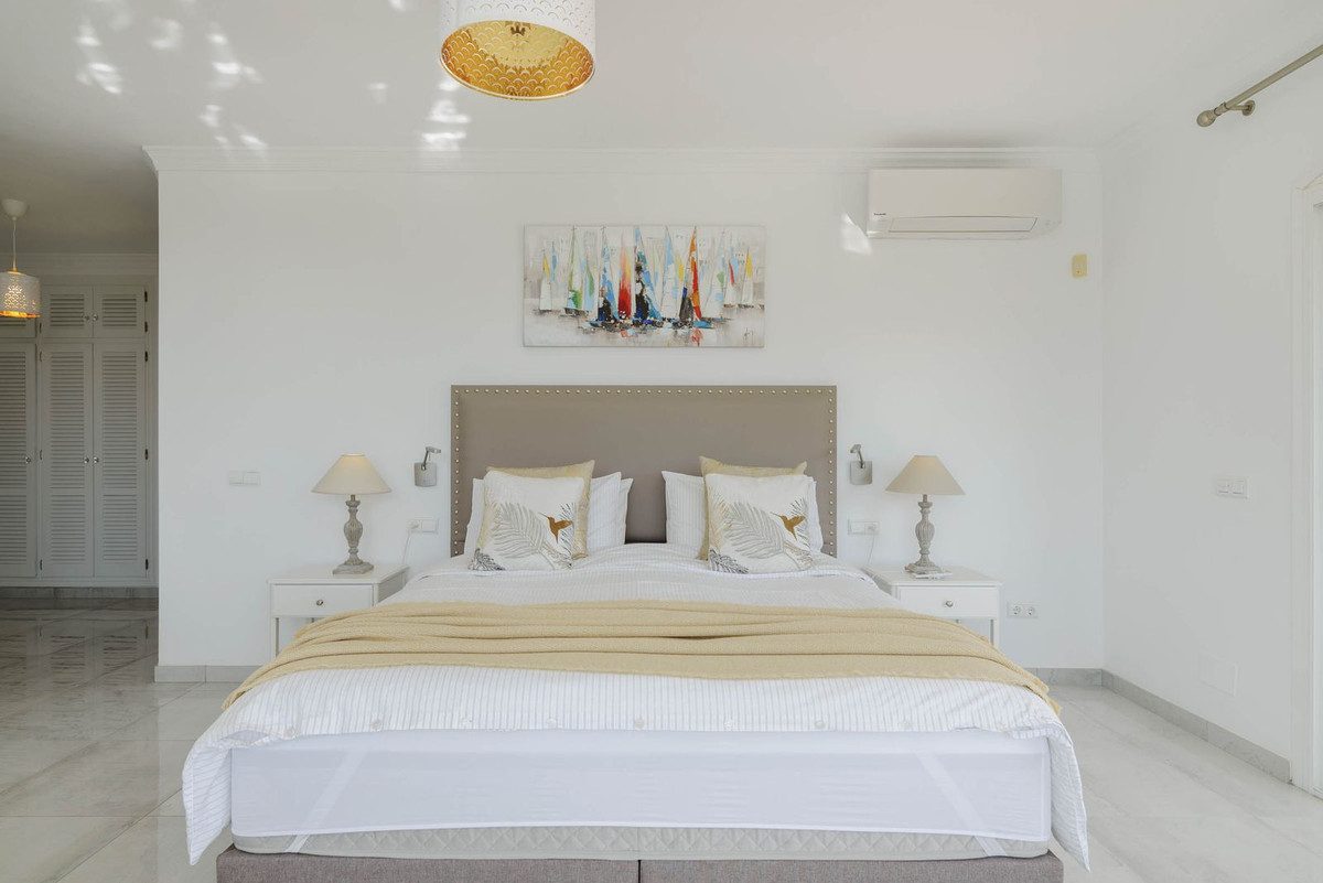 Detached Villa in Mijas, Costa del Sol – 4 beds – 1175000 € - photo 6 of 33