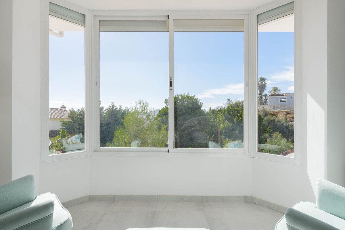 Detached Villa in Mijas, Costa del Sol – 4 beds – 1175000 € - photo 7 of 33