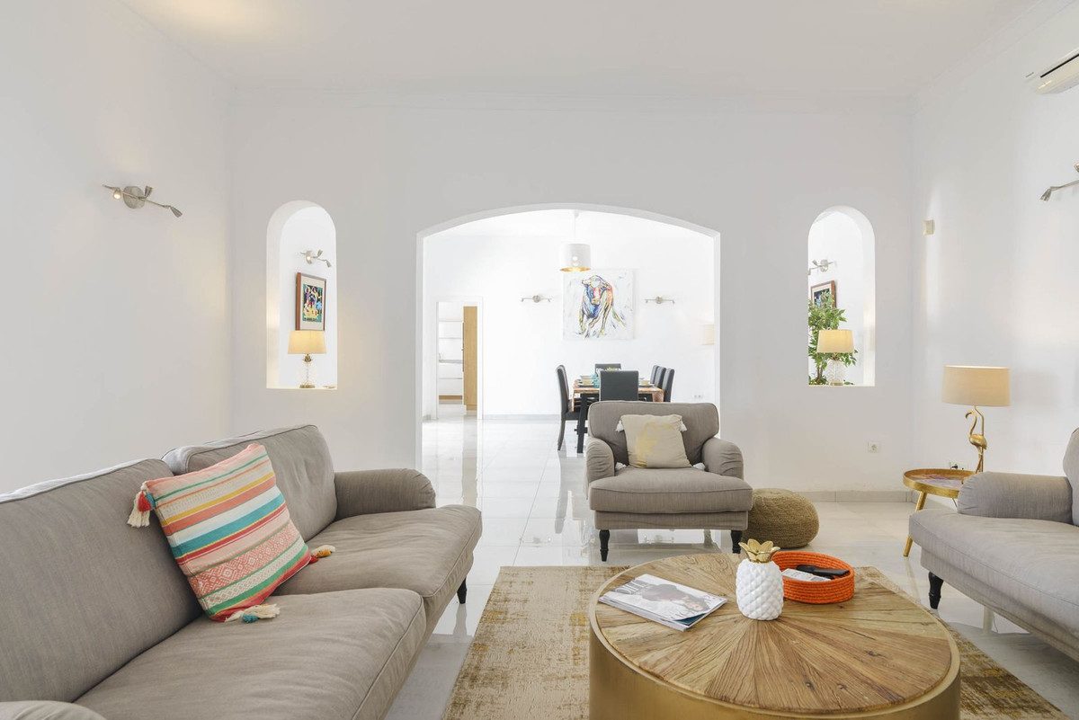 Detached Villa in Mijas, Costa del Sol – 4 beds – 1175000 € - photo 13 of 33