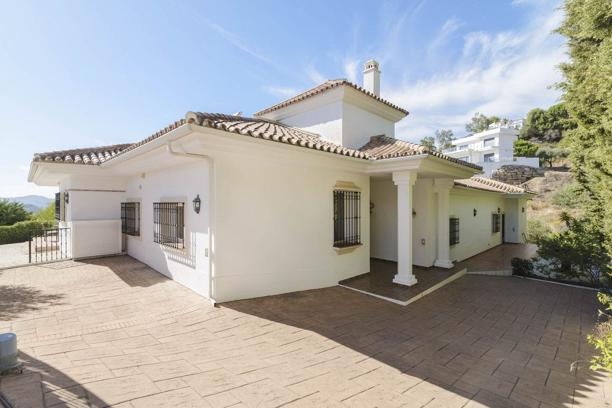 Detached Villa in Mijas, Costa del Sol – 4 beds – 1175000 € - photo 25 of 33