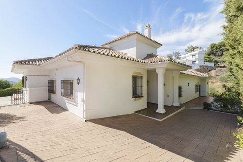 Detached Villa in Mijas, Costa del Sol – 4 beds – 1175000 € - photo 25 of 33