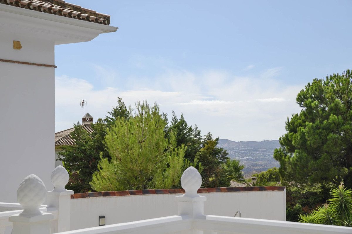 Detached Villa in Mijas, Costa del Sol – 4 beds – 1175000 € - photo 31 of 33