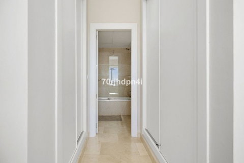 Penthouse in Estepona, Costa del Sol – 3 beds – 650000 € - photo 2 of 36