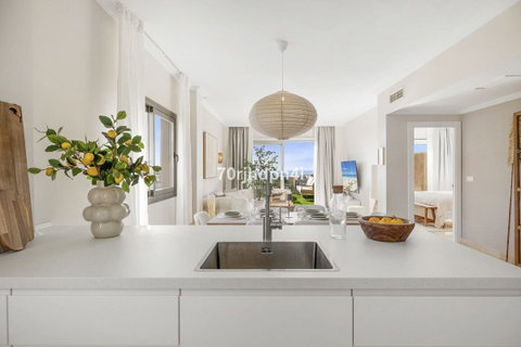 Penthouse in Estepona, Costa del Sol – 3 beds – 650000 € - photo 6 of 36