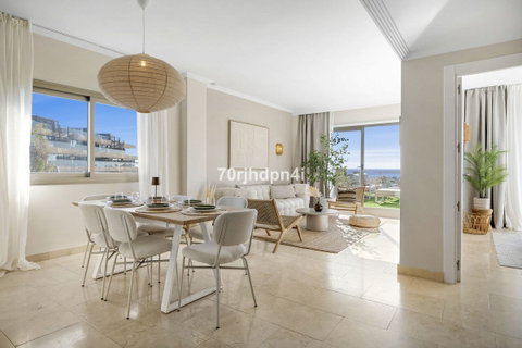 Penthouse in Estepona, Costa del Sol – 3 beds – 650000 € - photo 8 of 36