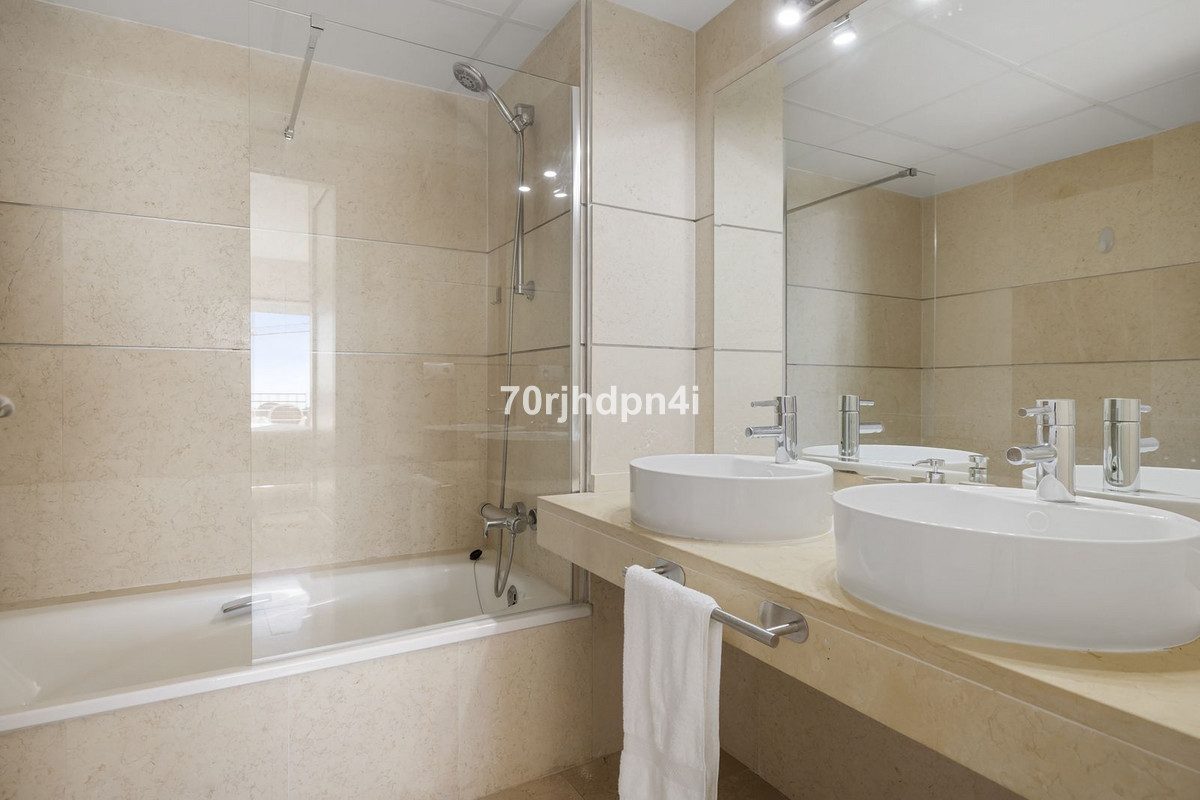 Penthouse in Estepona, Costa del Sol – 3 beds – 650000 € - photo 14 of 36