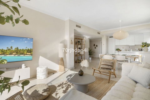 Penthouse in Estepona, Costa del Sol – 3 beds – 650000 € - photo 17 of 36