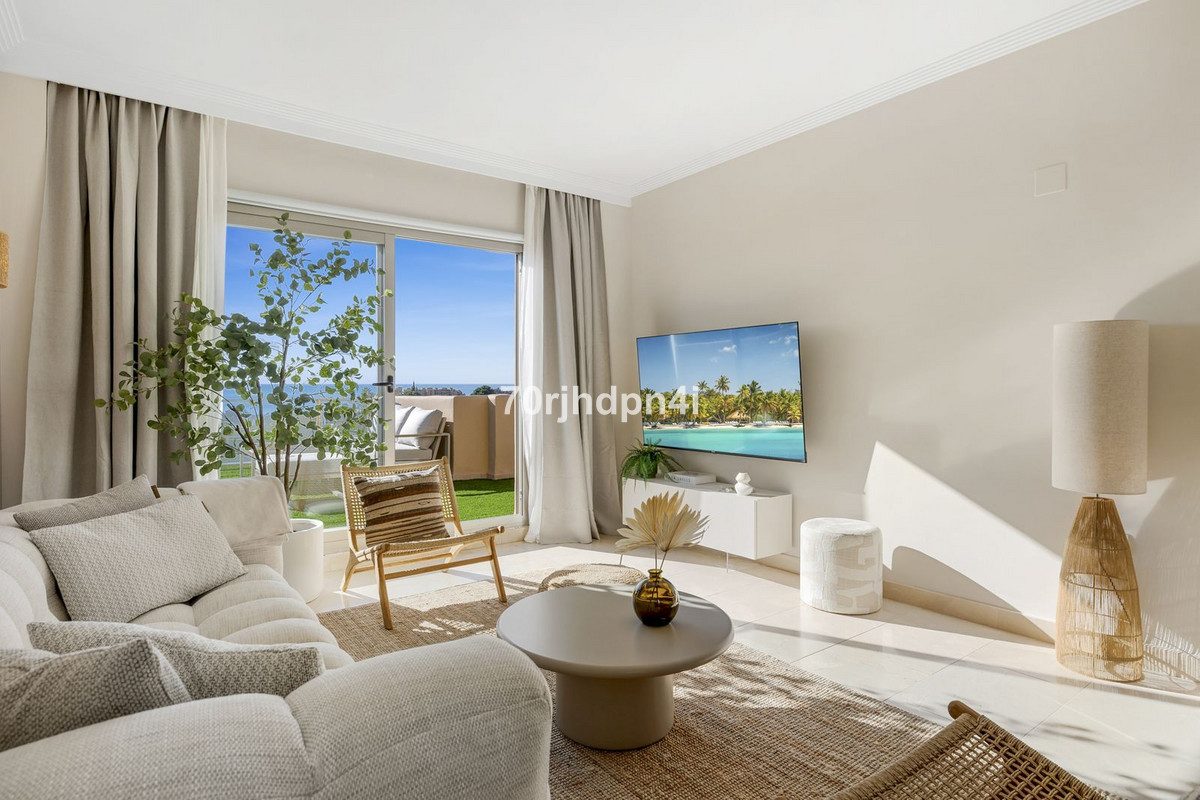 Penthouse in Estepona, Costa del Sol – 3 beds – 650000 € - photo 18 of 36