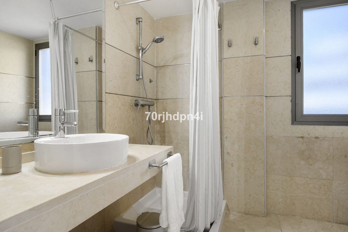 Penthouse in Estepona, Costa del Sol – 3 beds – 650000 € - photo 20 of 36