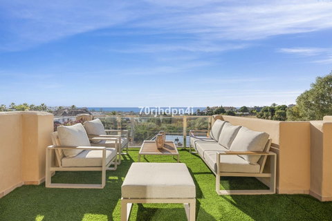 Penthouse in Estepona, Costa del Sol – 3 beds – 650000 € - photo 29 of 36