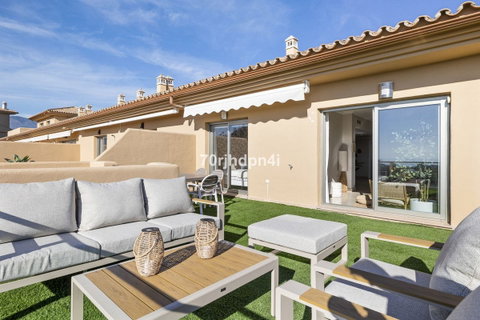 Penthouse in Estepona, Costa del Sol – 3 beds – 650000 € - photo 31 of 36