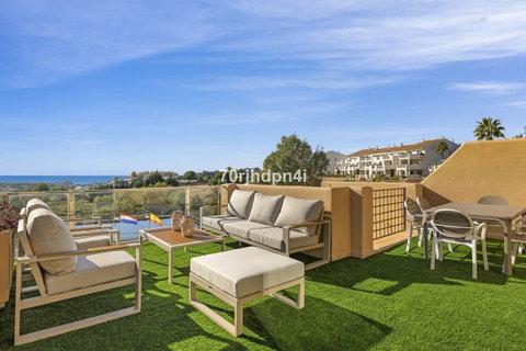 Penthouse in Estepona, Costa del Sol – 3 beds – 650000 € - photo 35 of 36