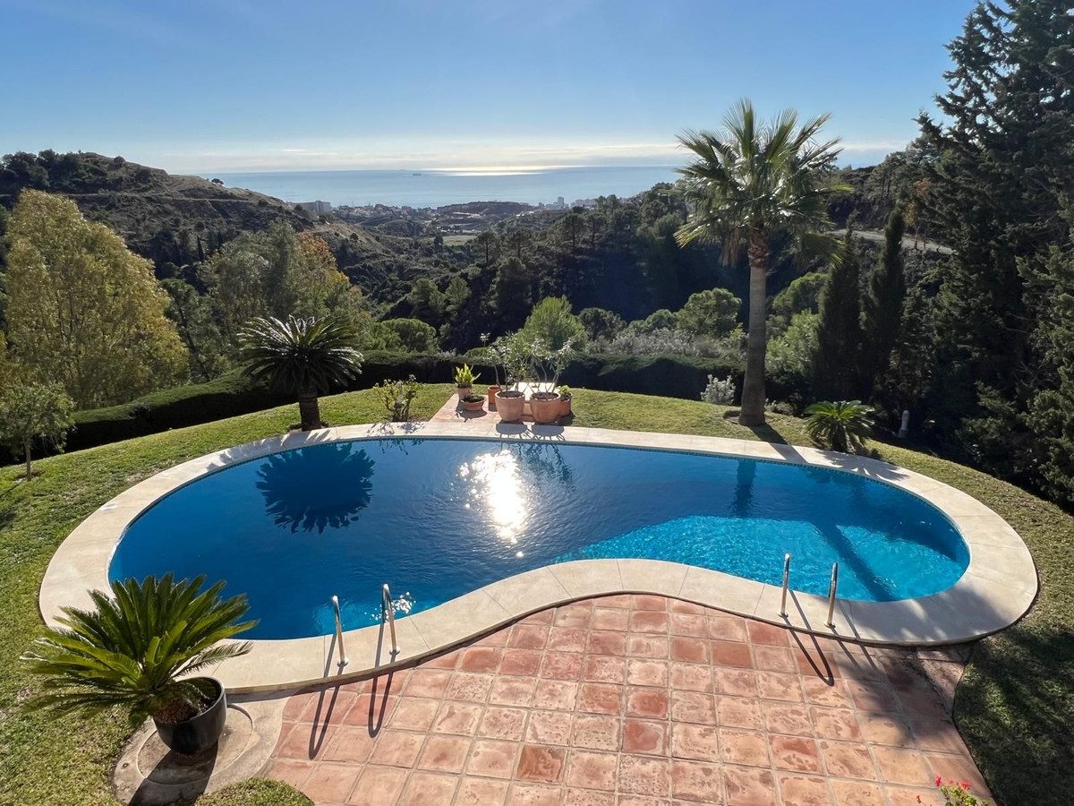 Detached Villa in Mijas, Costa del Sol – 4 beds – 1550000 € - photo 3 of 31