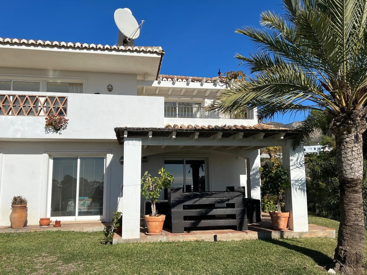 Detached Villa in Mijas, Costa del Sol – 4 beds – 1550000 € - photo 6 of 31