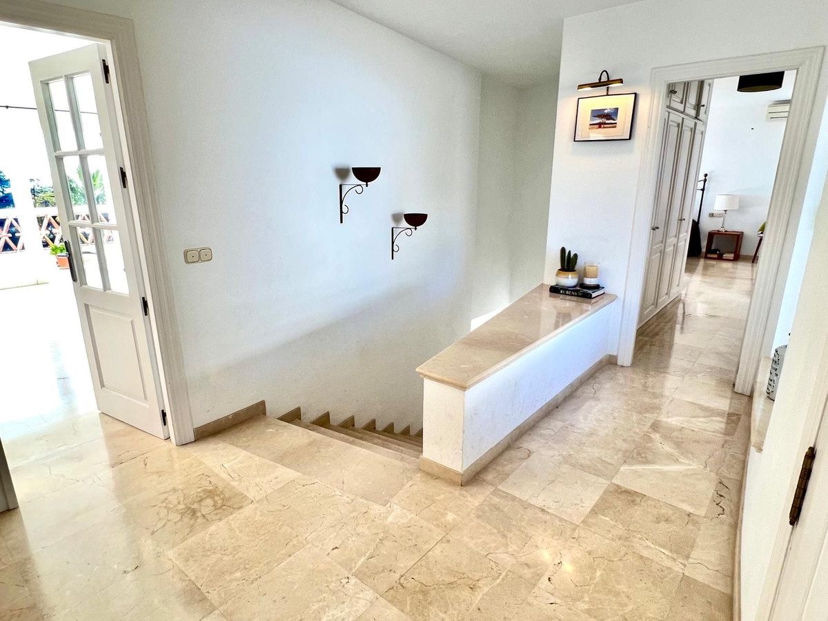 Detached Villa in Mijas, Costa del Sol – 4 beds – 1550000 € - photo 21 of 31