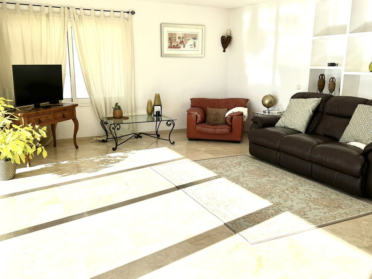 Detached Villa in Mijas, Costa del Sol – 4 beds – 1550000 € - photo 25 of 31