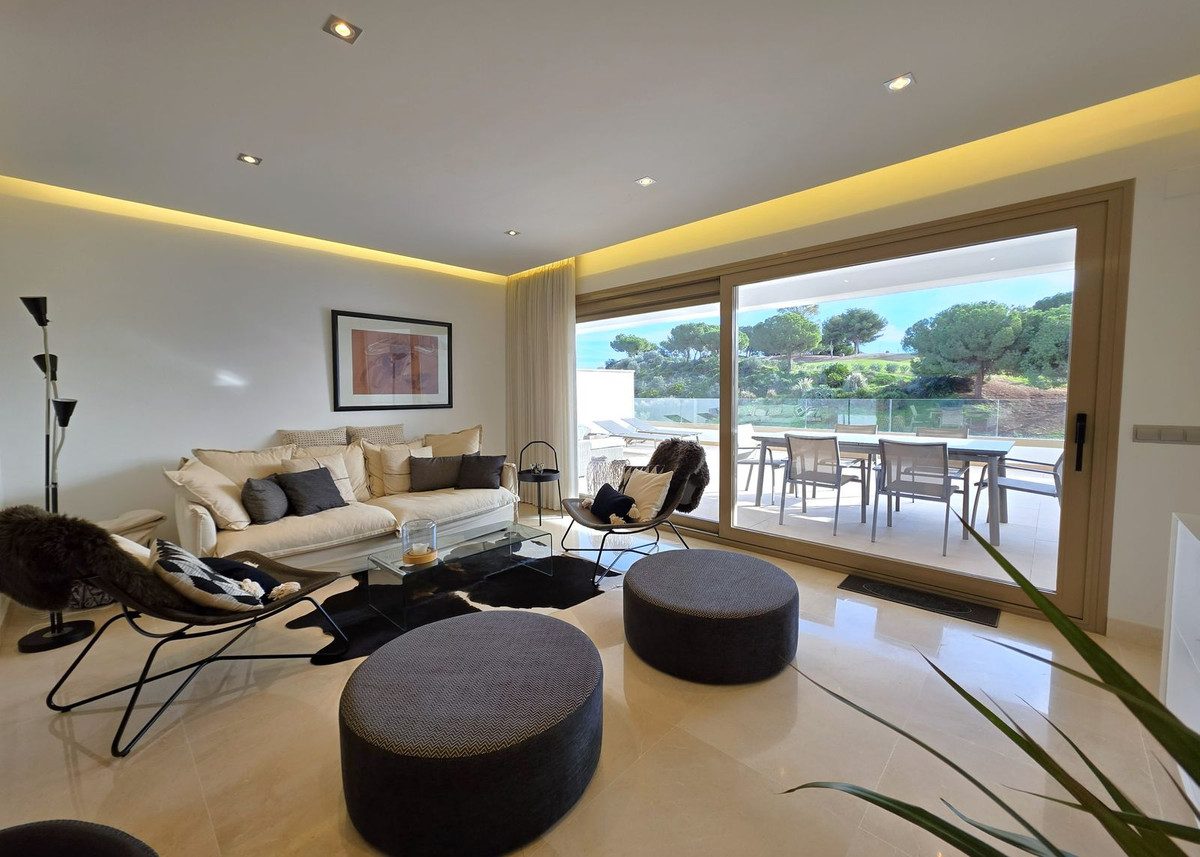 Middle Floor Apartment in Mijas, Costa del Sol – 2 beds – 485000 € - photo 3 of 33