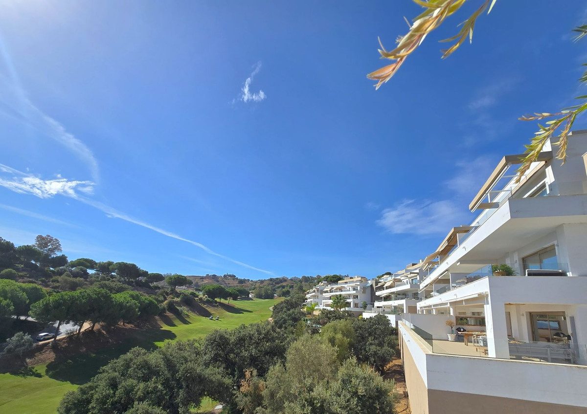 Middle Floor Apartment in Mijas, Costa del Sol – 2 beds – 485000 € - photo 12 of 33