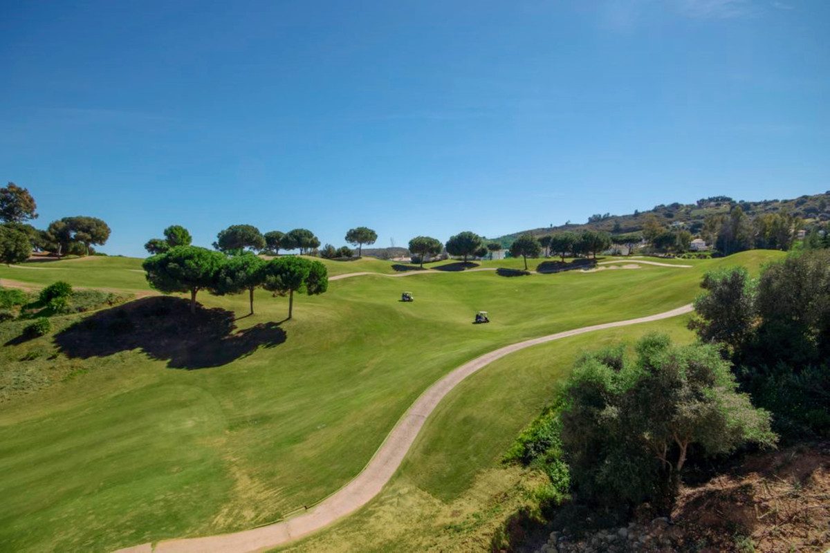 Middle Floor Apartment in Mijas, Costa del Sol – 2 beds – 485000 € - photo 17 of 33