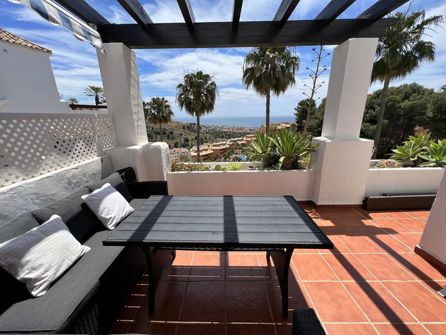 Middle Floor Apartment in Mijas, Costa del Sol – 2 beds – 299000 € - photo 1 of 20