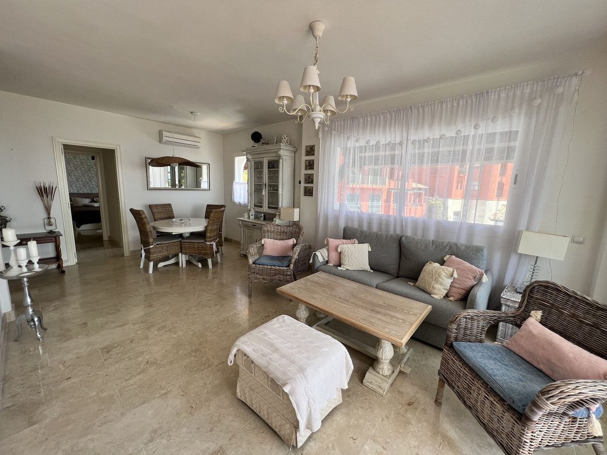 Middle Floor Apartment in Mijas, Costa del Sol – 2 beds – 299000 € - photo 5 of 20