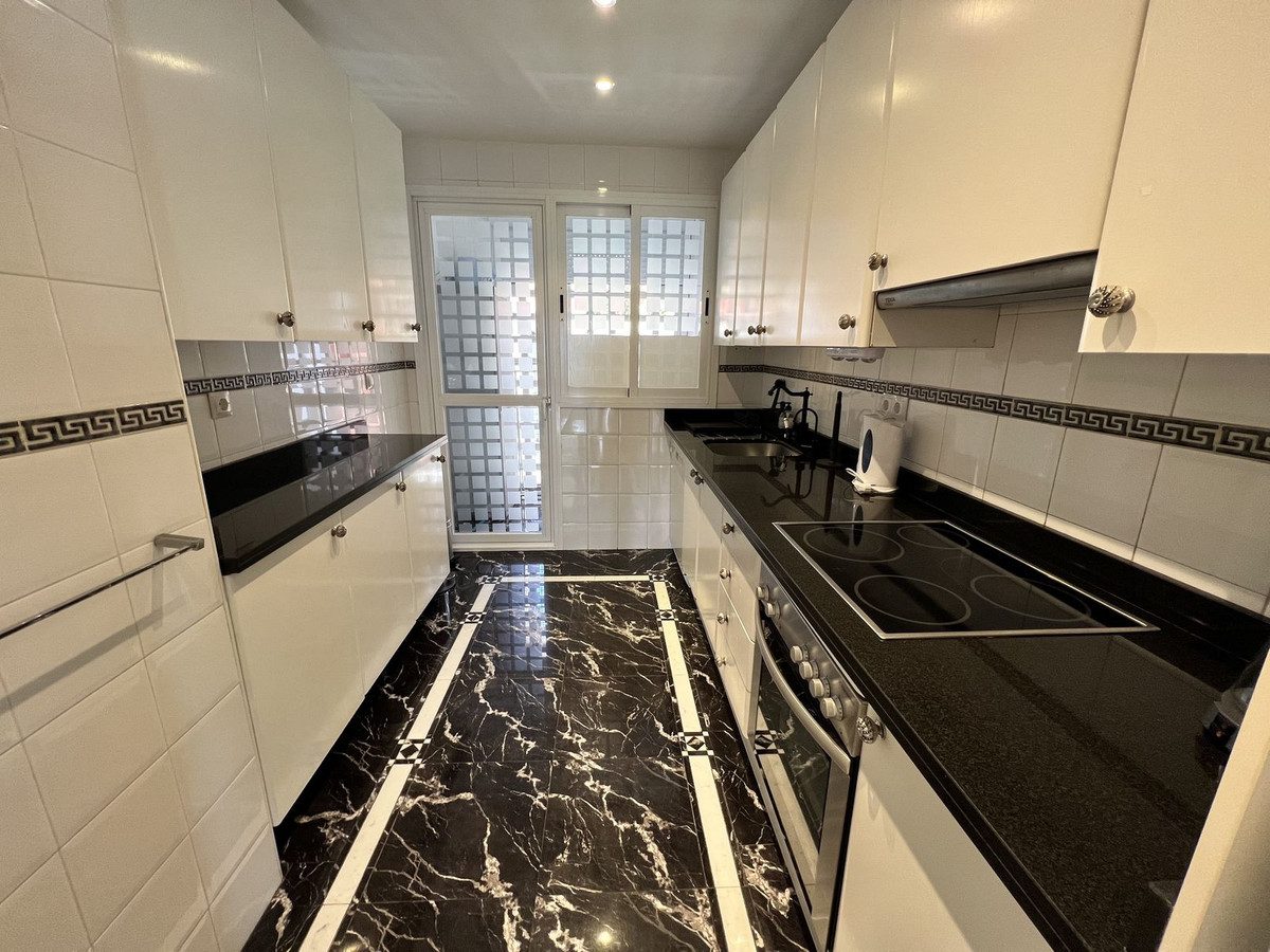 Middle Floor Apartment in Mijas, Costa del Sol – 2 beds – 299000 € - photo 8 of 20