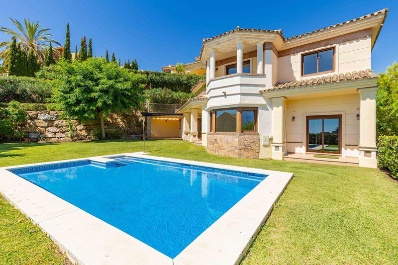 Detached Villa in Benahavís, Costa del Sol – 5 beds – 2695000 €
