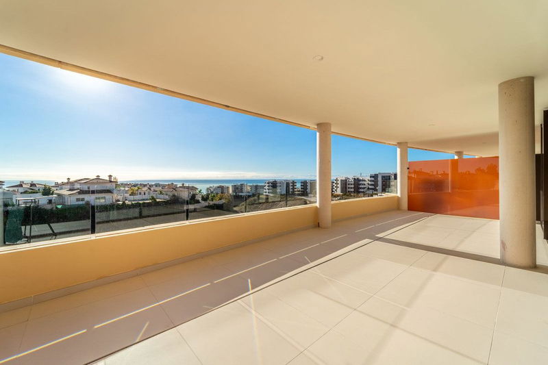 Middle Floor Apartment in Fuengirola, Costa del Sol – 2 beds – 695000 €