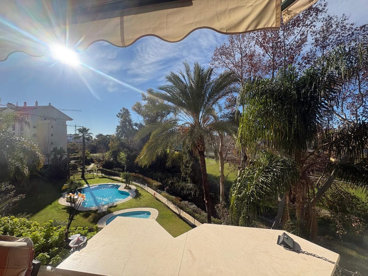 Middle Floor Apartment in Marbella, Costa del Sol – 3 beds – 475000 € - photo 4 of 23