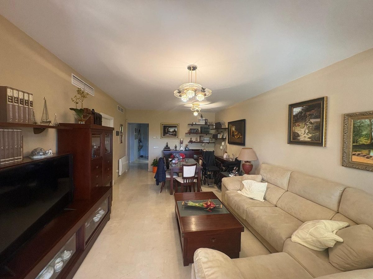 Middle Floor Apartment in Marbella, Costa del Sol – 3 beds – 475000 € - photo 10 of 23
