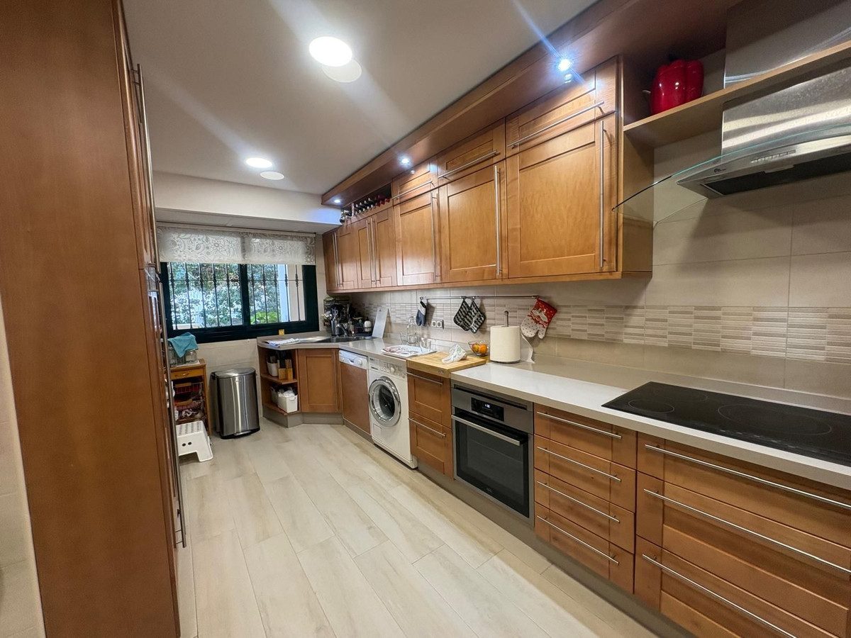 Middle Floor Apartment in Marbella, Costa del Sol – 3 beds – 475000 € - photo 17 of 23