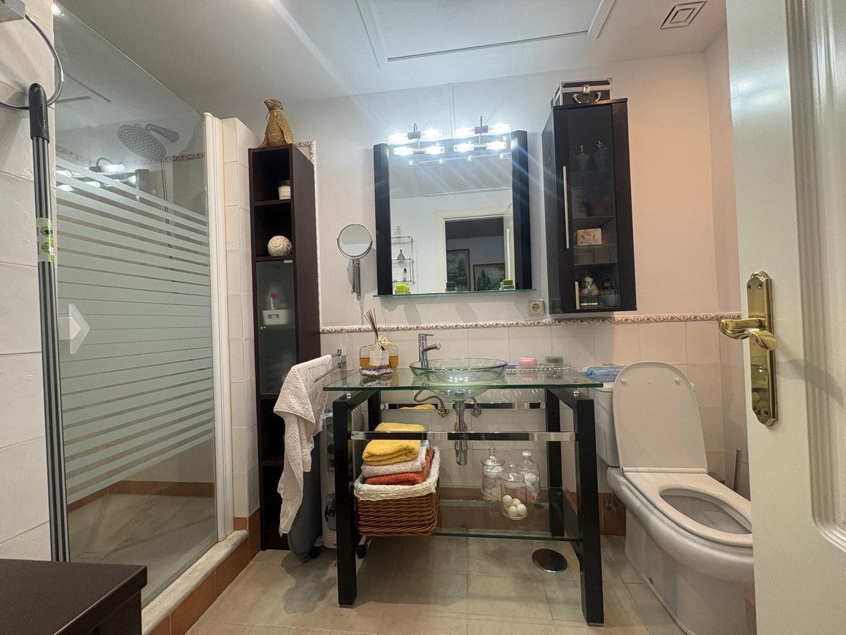 Middle Floor Apartment in Marbella, Costa del Sol – 3 beds – 475000 € - photo 18 of 23