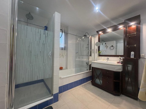 Middle Floor Apartment in Marbella, Costa del Sol – 3 beds – 475000 € - photo 19 of 23