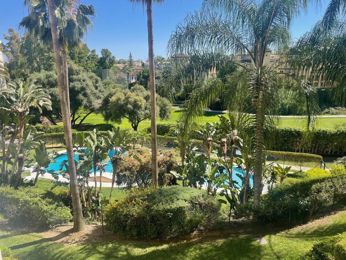 Middle Floor Apartment in Marbella, Costa del Sol – 3 beds – 475000 € - photo 20 of 23