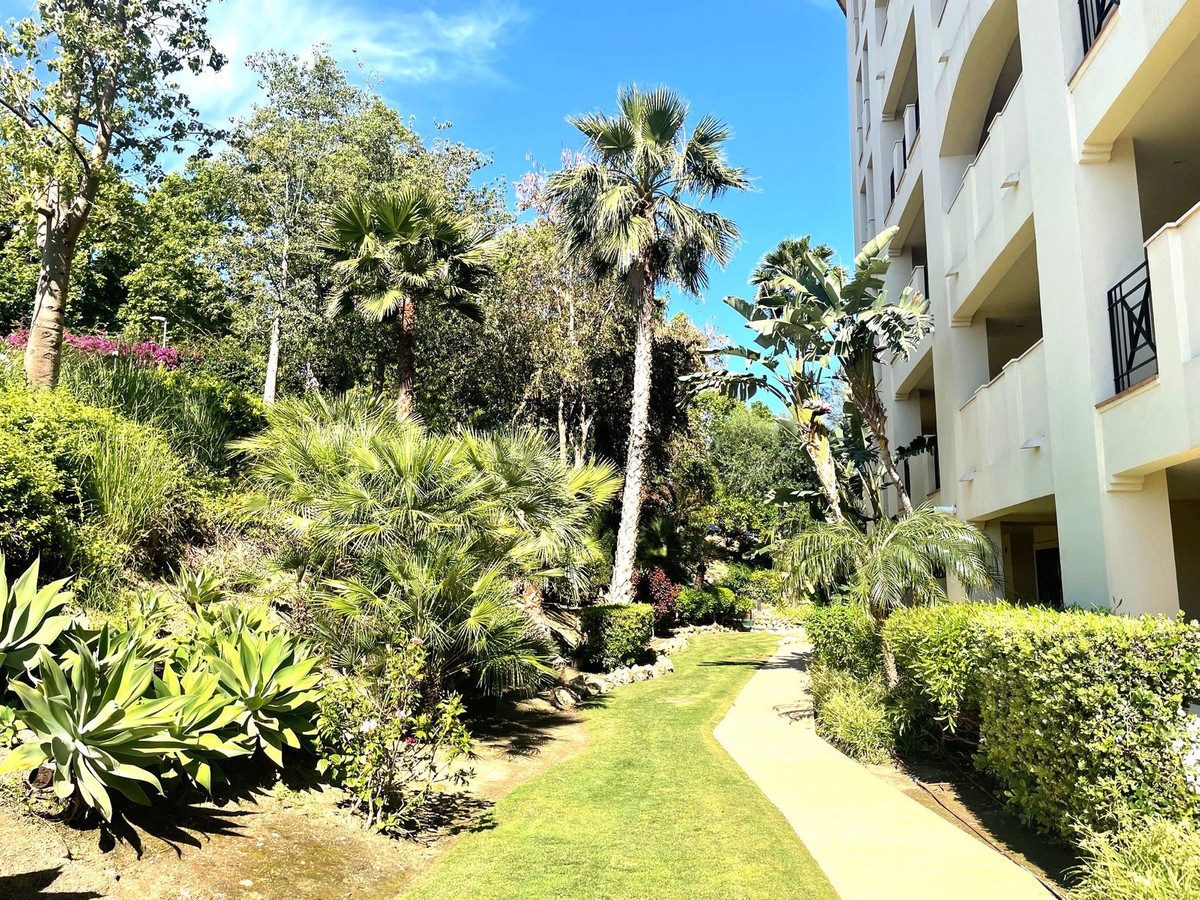 Middle Floor Apartment in Marbella, Costa del Sol – 3 beds – 475000 € - photo 21 of 23