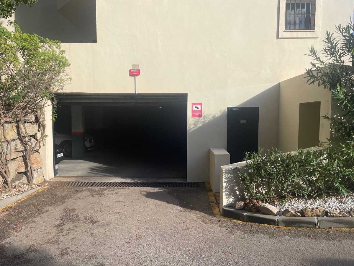 Middle Floor Apartment in Marbella, Costa del Sol – 3 beds – 475000 € - photo 22 of 23
